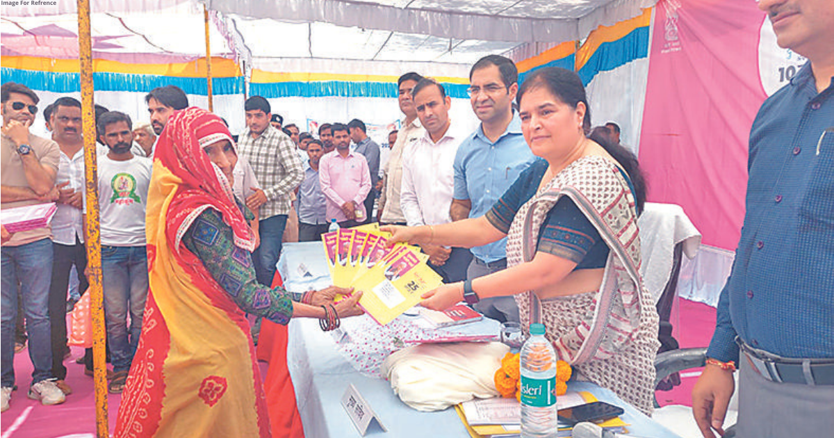CS inspects inflation relief camps in Sikar